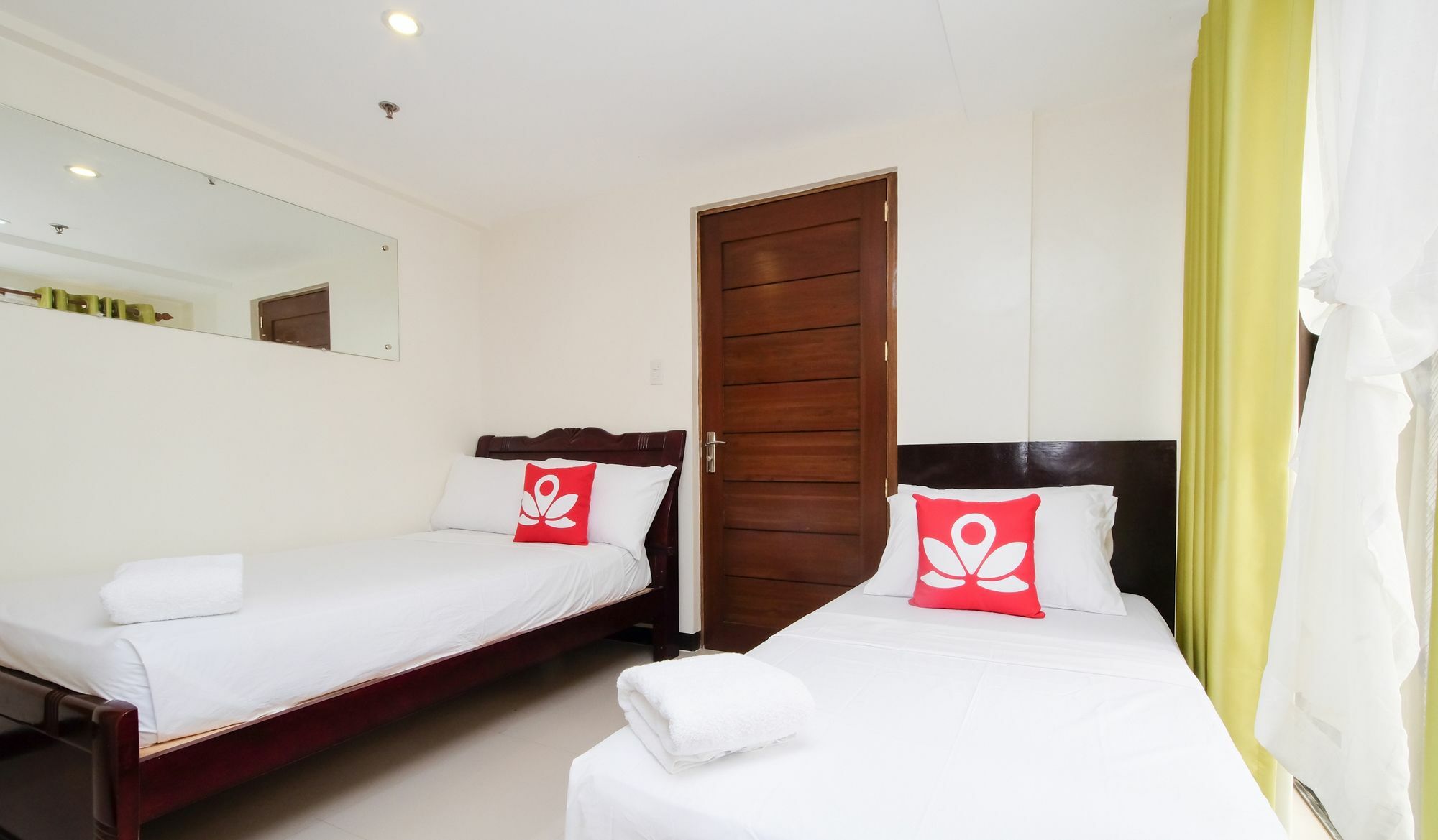 Zen Rooms Time Travellers Makati Makati City Bagian luar foto