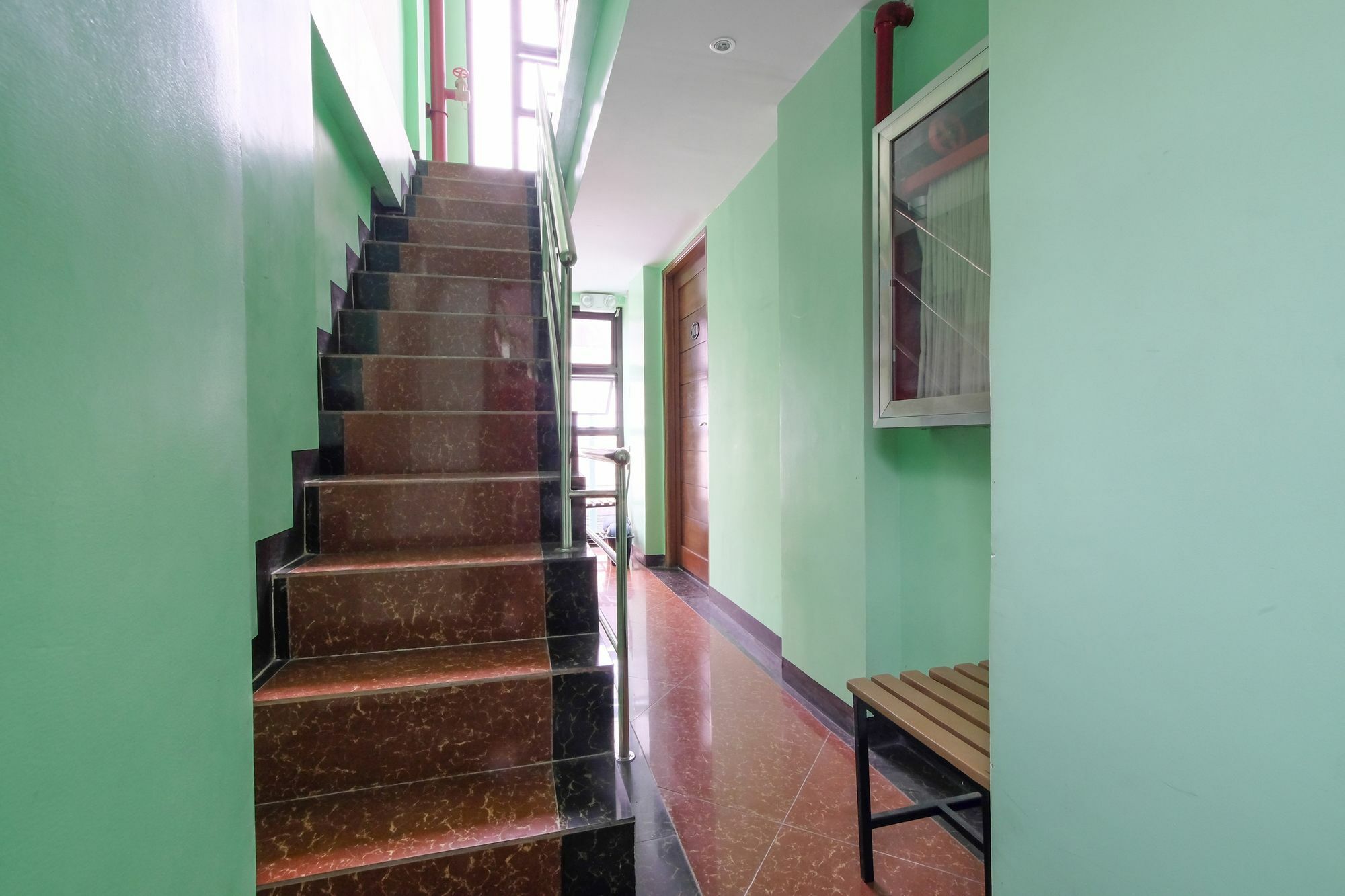 Zen Rooms Time Travellers Makati Makati City Bagian luar foto